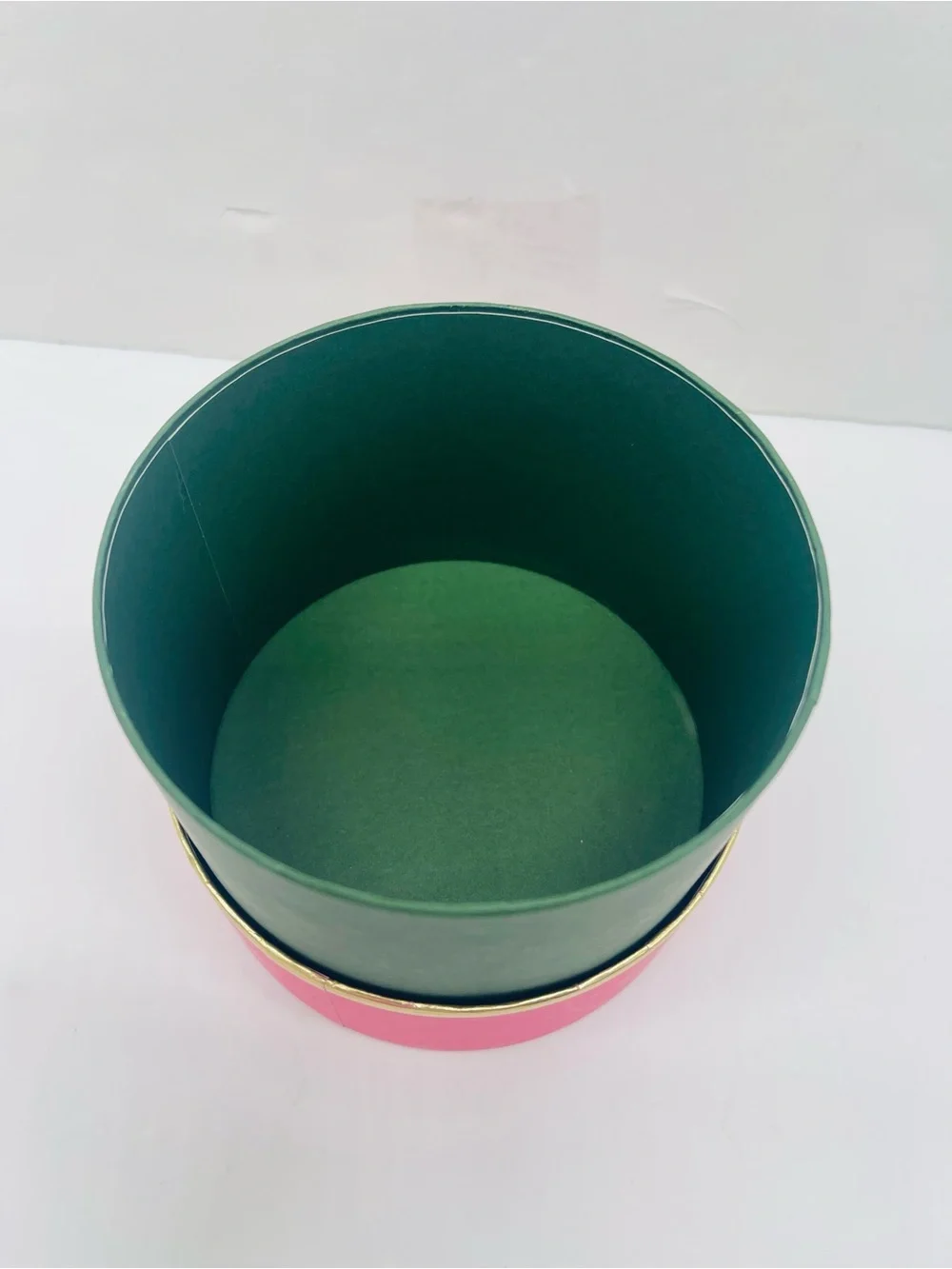 kate spade Pink and Green Round Gift Box with Gold Trim New